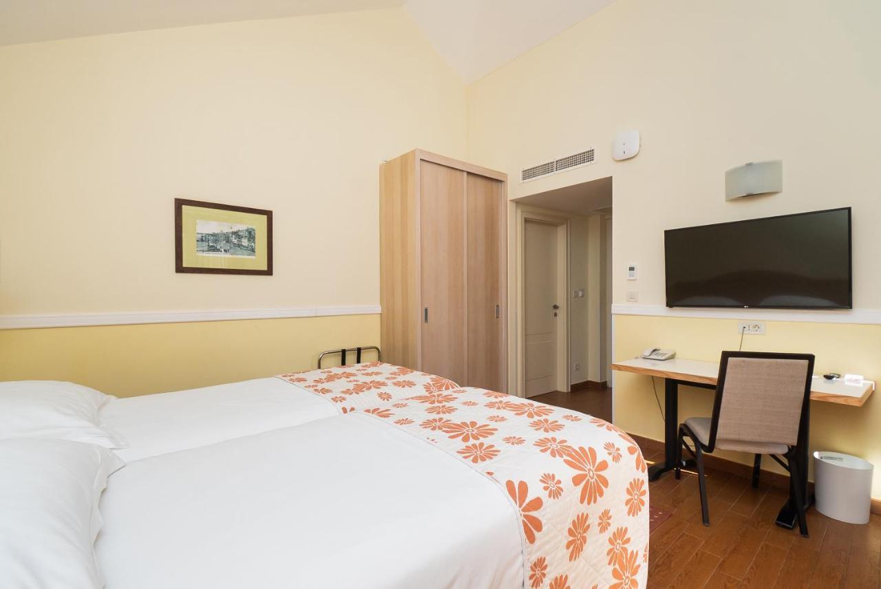 Amadria Park Apartments שיבניק מראה חיצוני תמונה