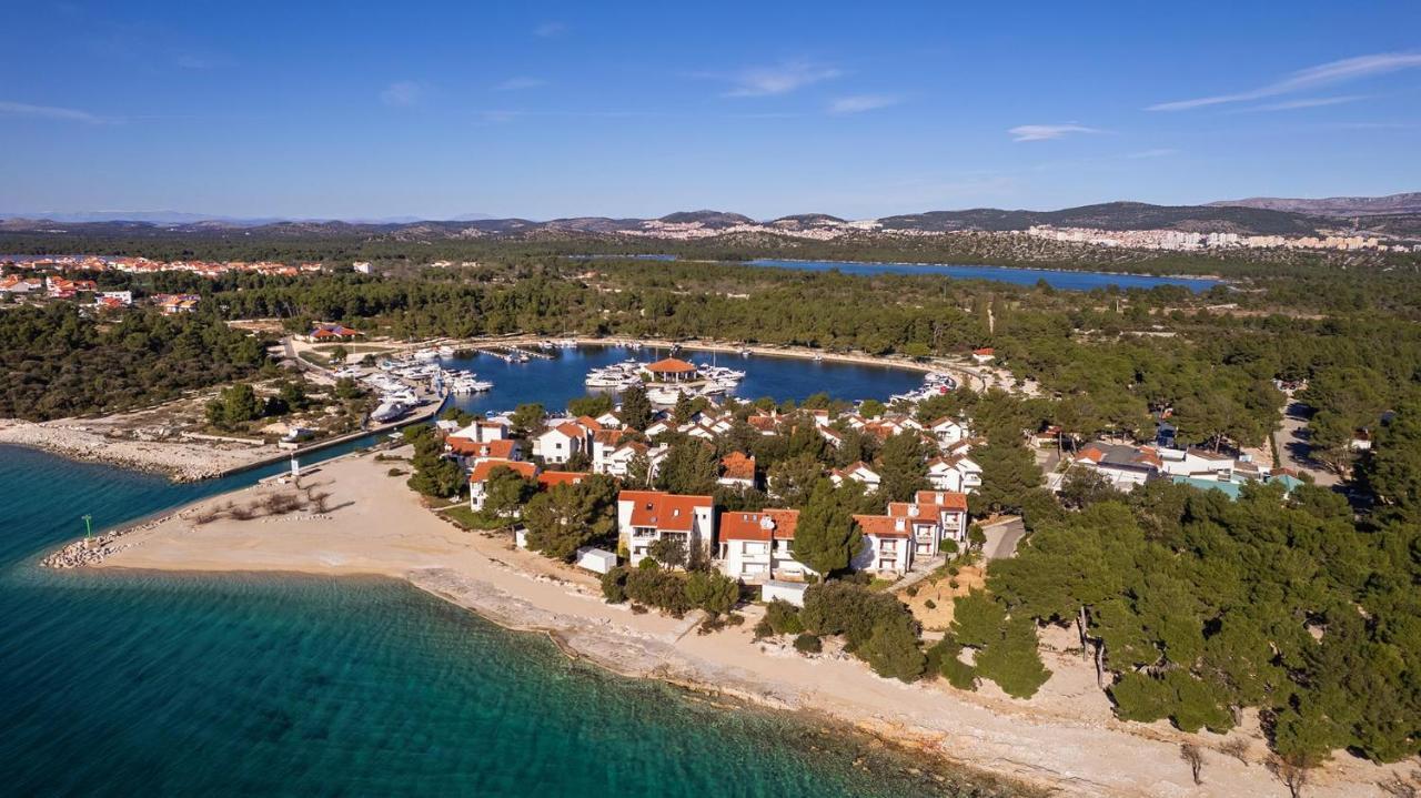 Amadria Park Apartments שיבניק מראה חיצוני תמונה