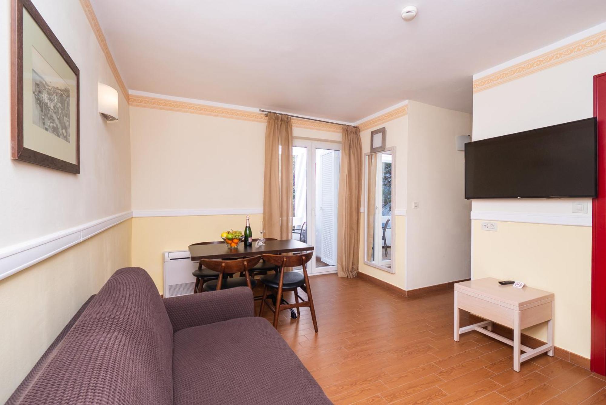Amadria Park Apartments שיבניק מראה חיצוני תמונה