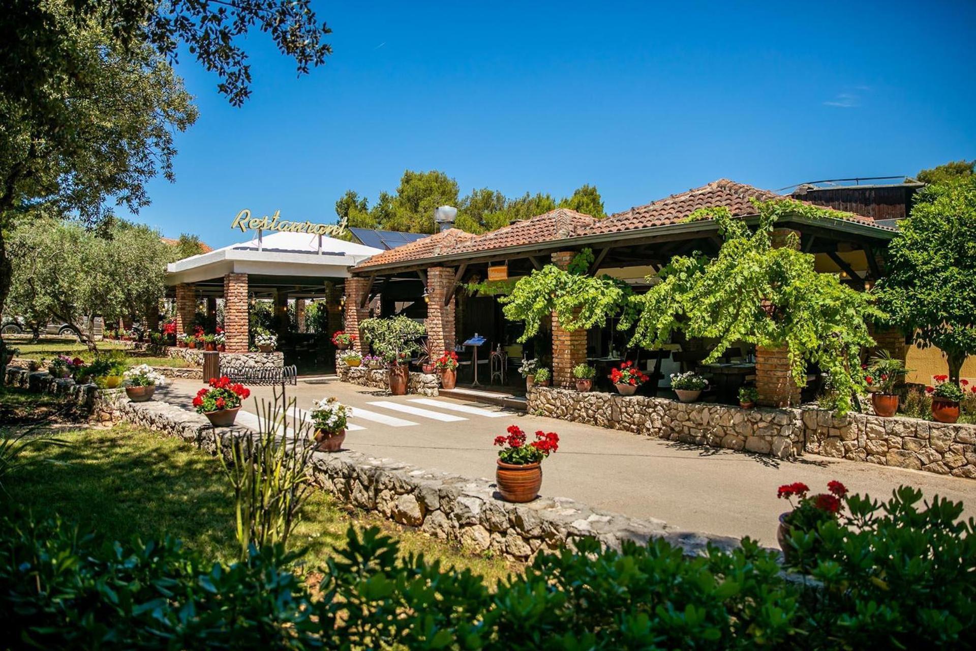 Amadria Park Apartments שיבניק מראה חיצוני תמונה