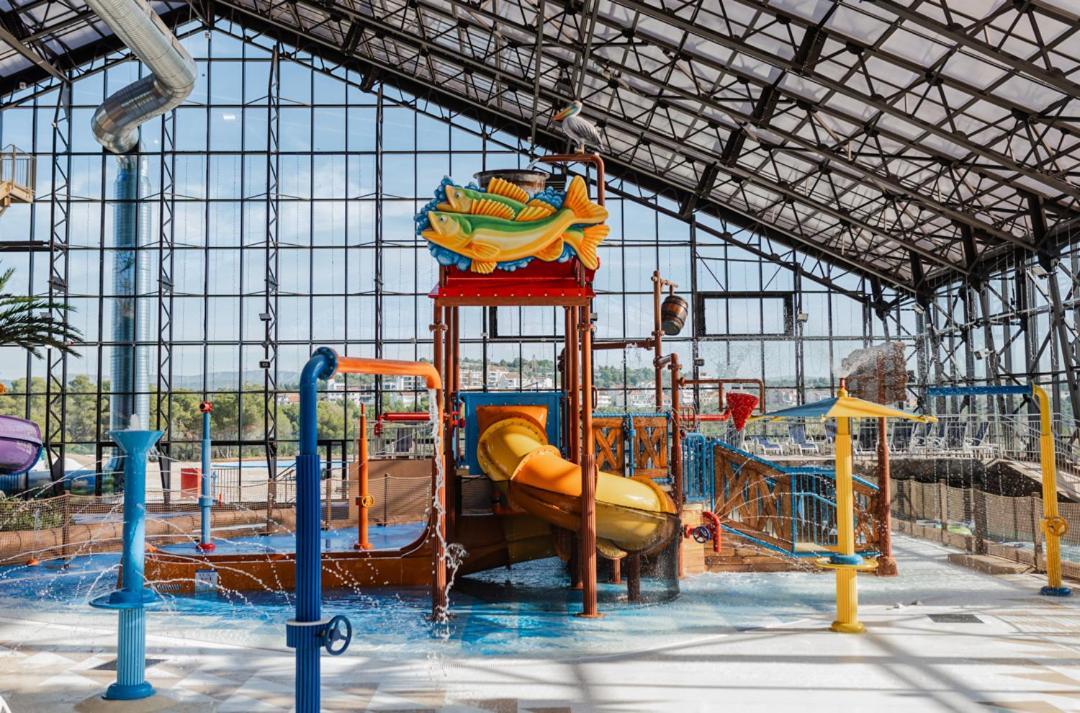 Amadria Park Apartments שיבניק מראה חיצוני תמונה
