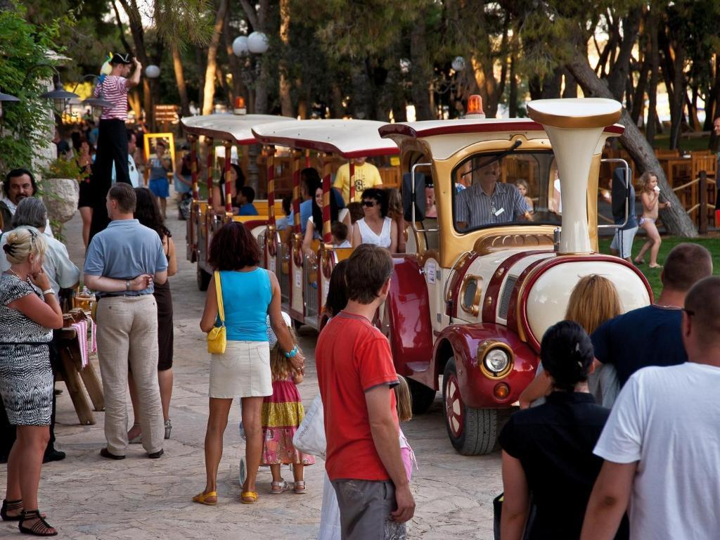 Amadria Park Apartments שיבניק מראה חיצוני תמונה