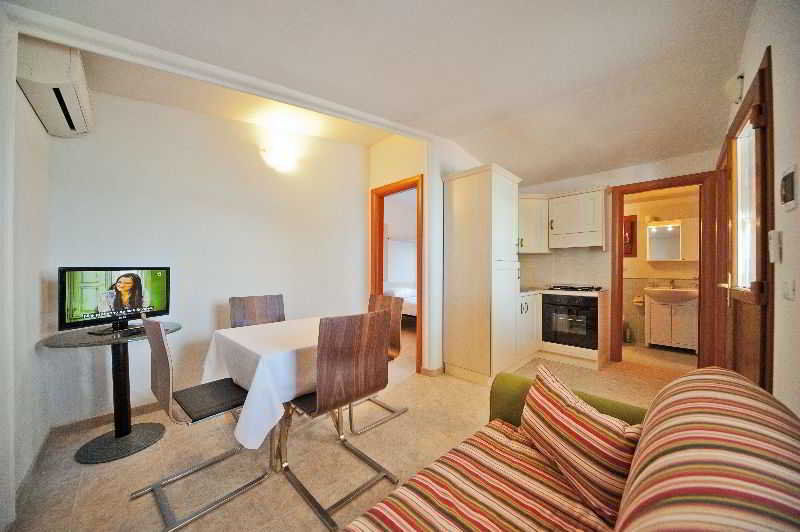 Amadria Park Apartments שיבניק מראה חיצוני תמונה